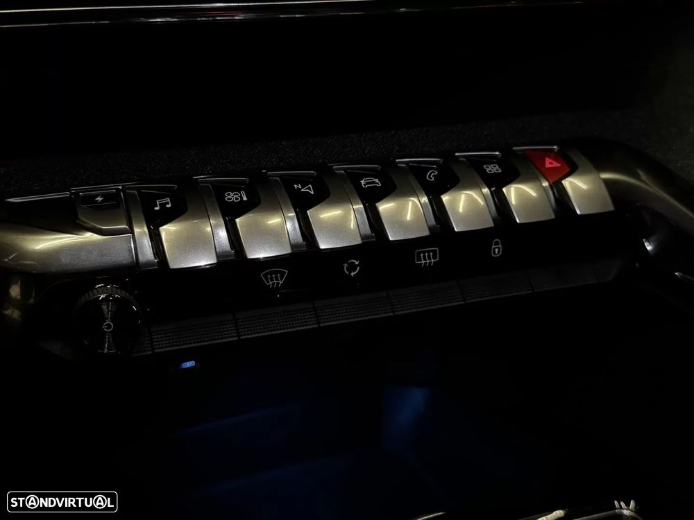 Peugeot 3008 1.6 Hybrid Allure Pack e-EAT8 - 28