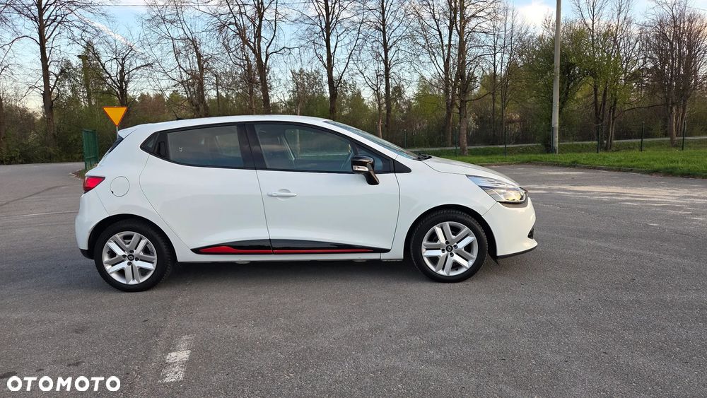 Renault Clio 1.2 16V 75 Luxe - 15