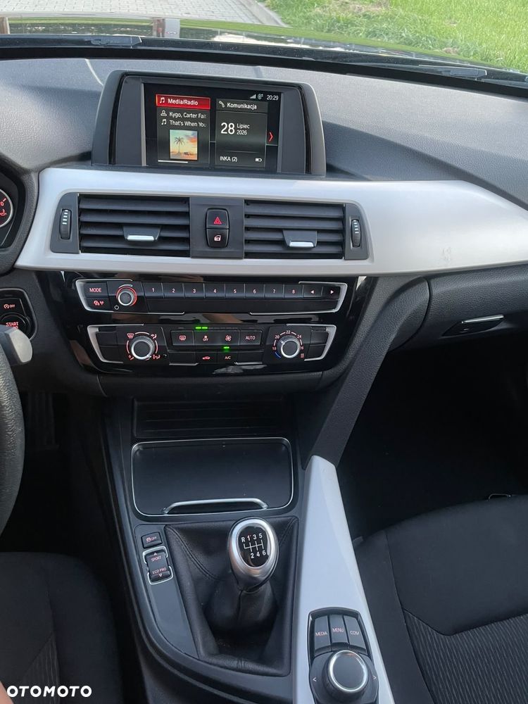 BMW Seria 3 318i - 9