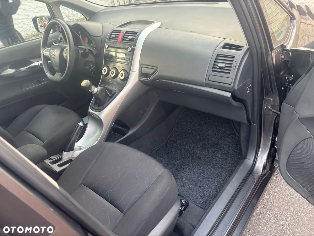 Toyota Auris 1.33 VVT-i Premium Comfort - 11