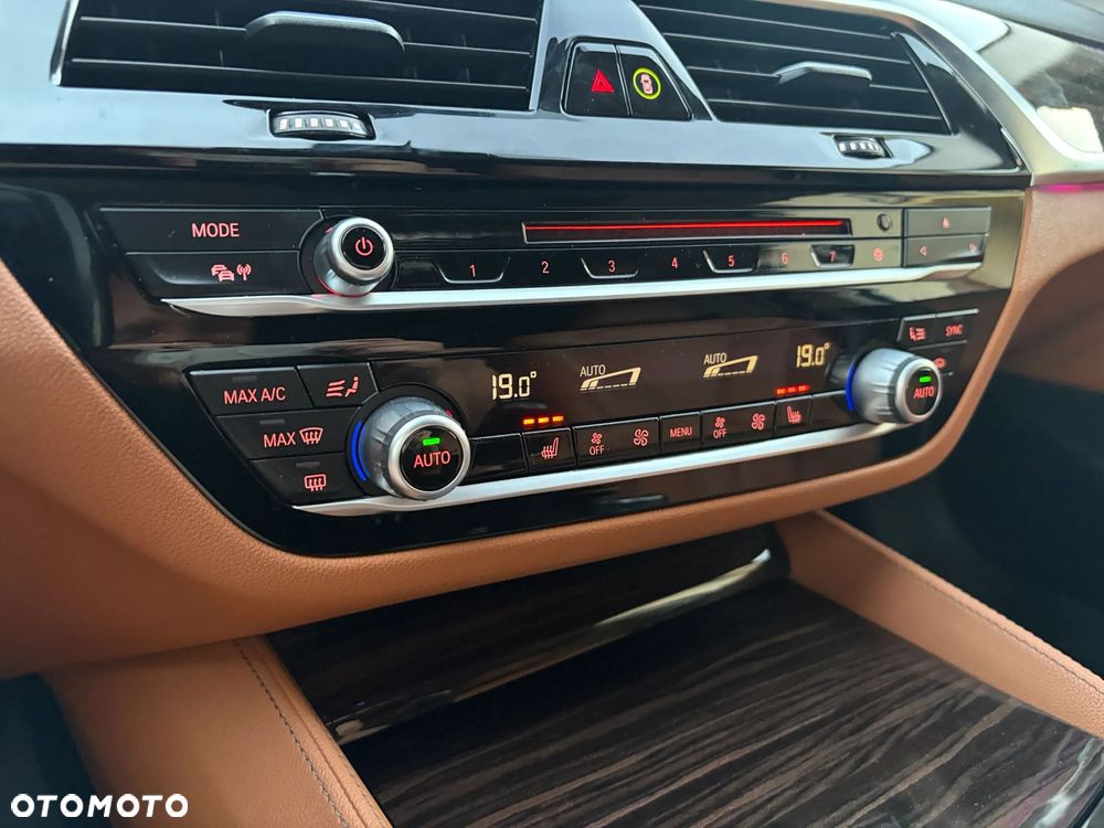 BMW Seria 5 520d xDrive Luxury Line - 26