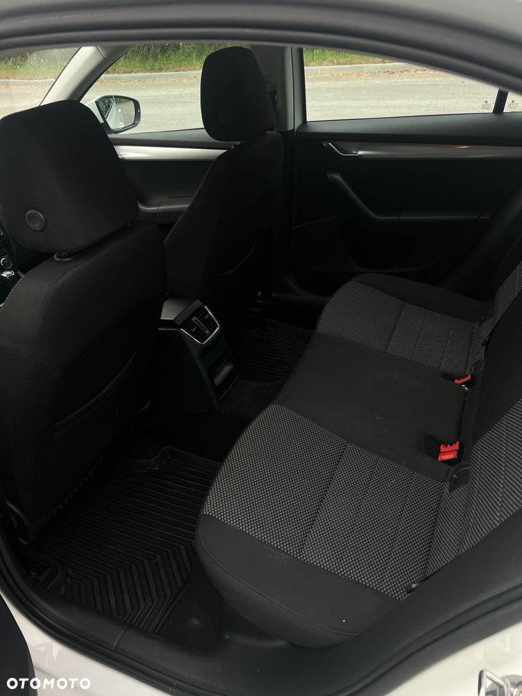 Skoda Octavia 1.6 TDI Ambition DSG - 16