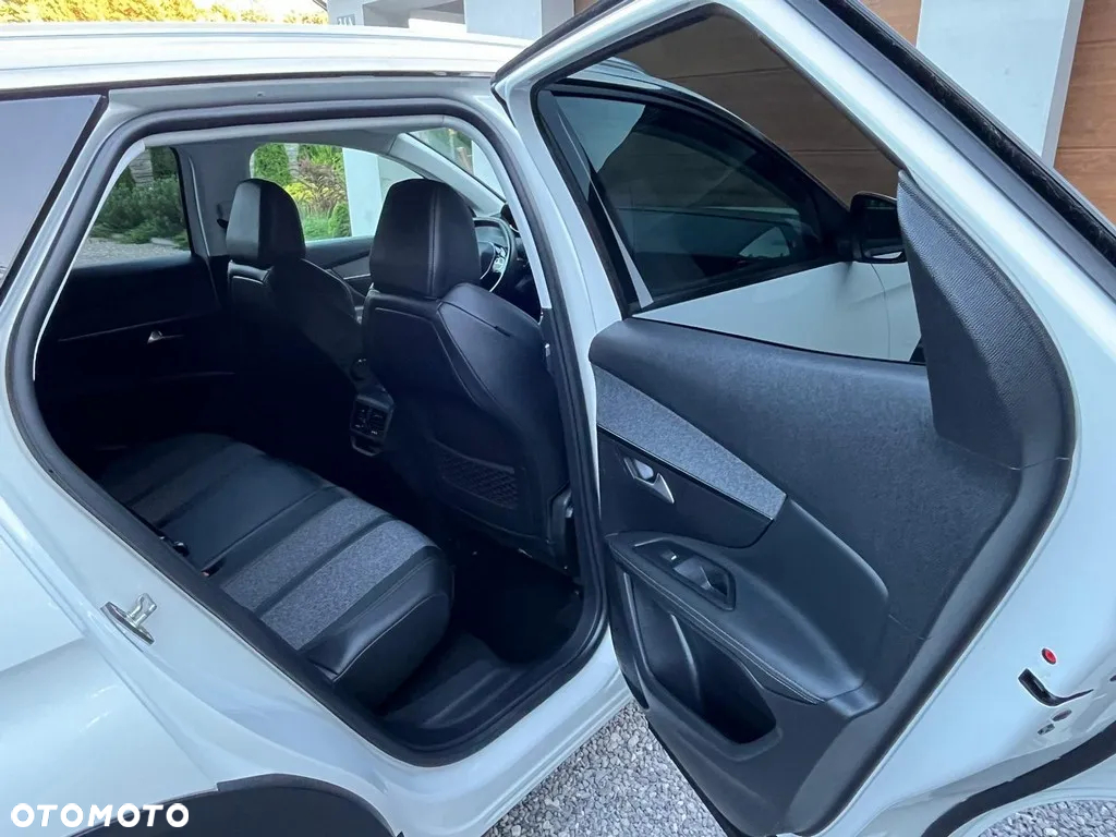 Peugeot 3008 1.2 PureTech Allure S&S - 28