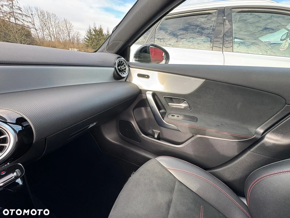 Mercedes-Benz Klasa A 250 e PHEV AMG Line 8G-DCT - 33