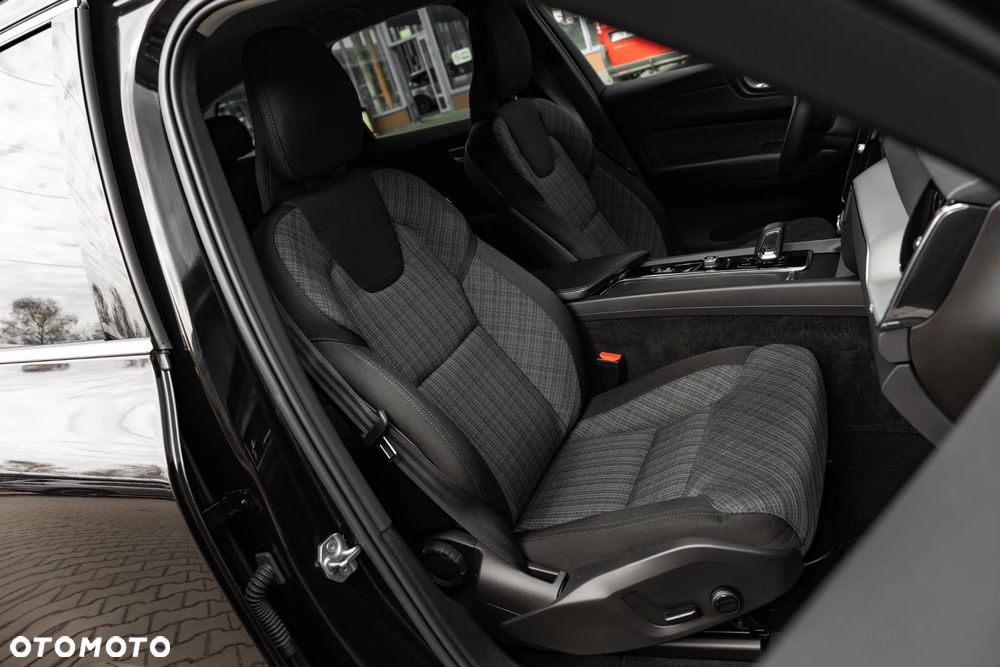 Volvo XC 60 B4 D Core - 25