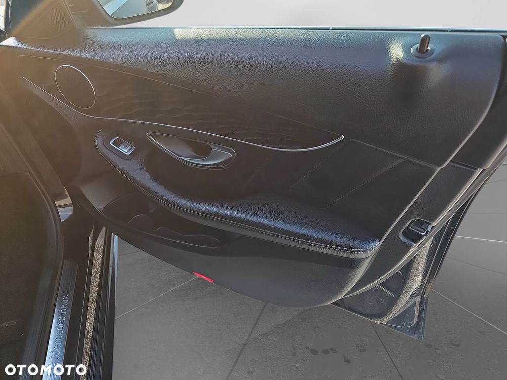 Mercedes-Benz Klasa C 300 9G-TRONIC - 17