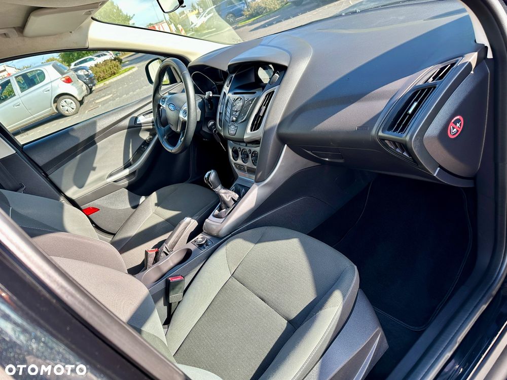Ford Focus 1.6 Ambiente - 23