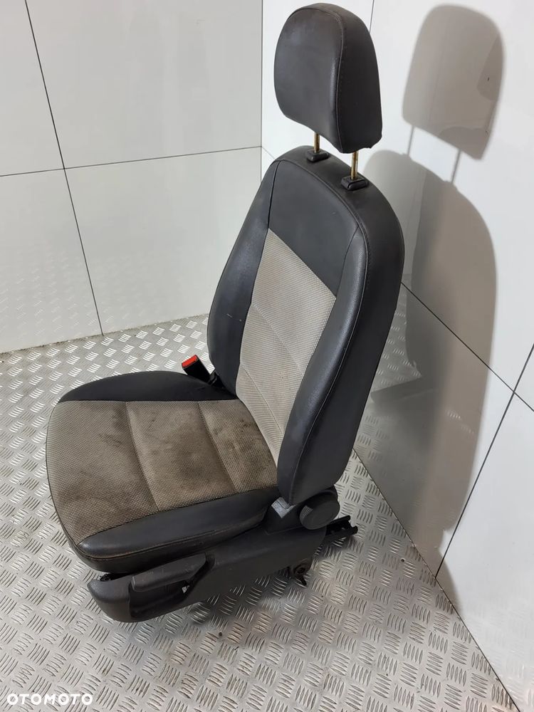 Hyundai H350 Fotel Kierowcy Lewy Przód - 4