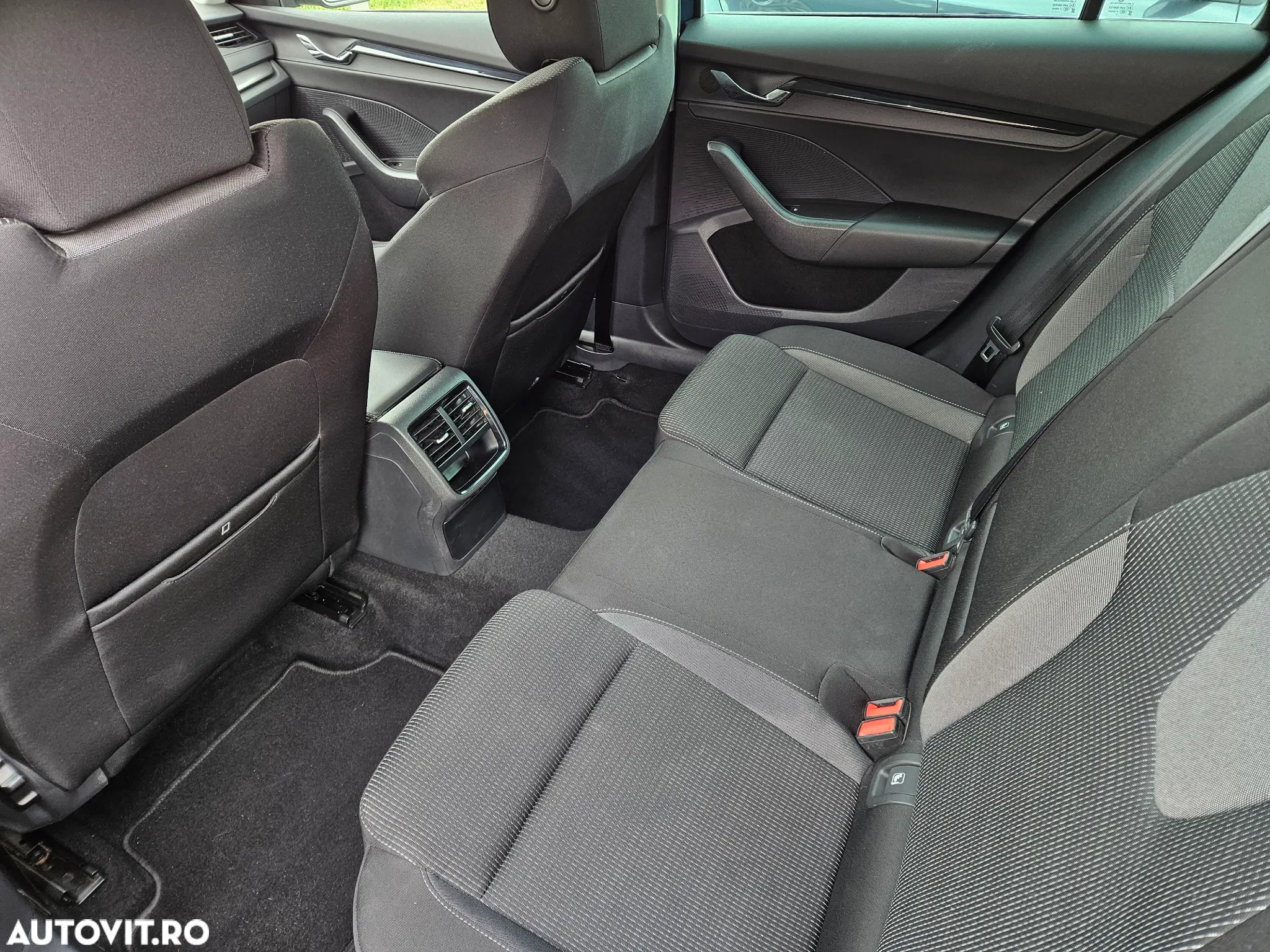 Skoda Octavia 2.0 TDI DSG First Edition - 17