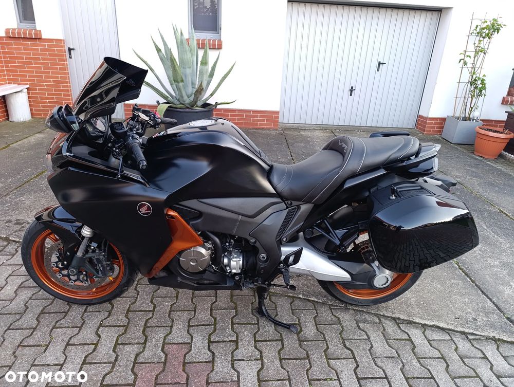 Honda VFR - 2