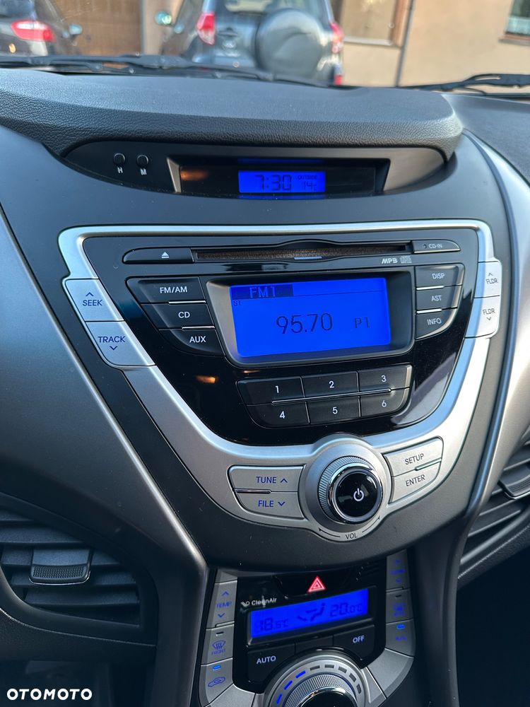 Hyundai Elantra 1.6 Comfort - 33
