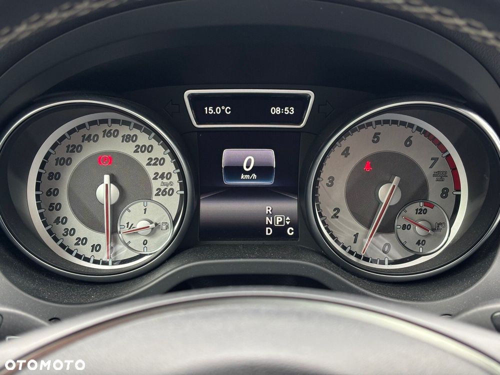 Mercedes-Benz GLA 200 7G-DCT Urban - 26