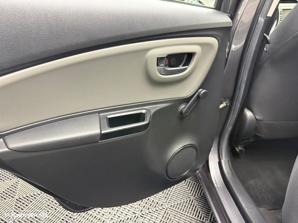 Toyota Yaris 1.0 VVT-i Exclusive - 36