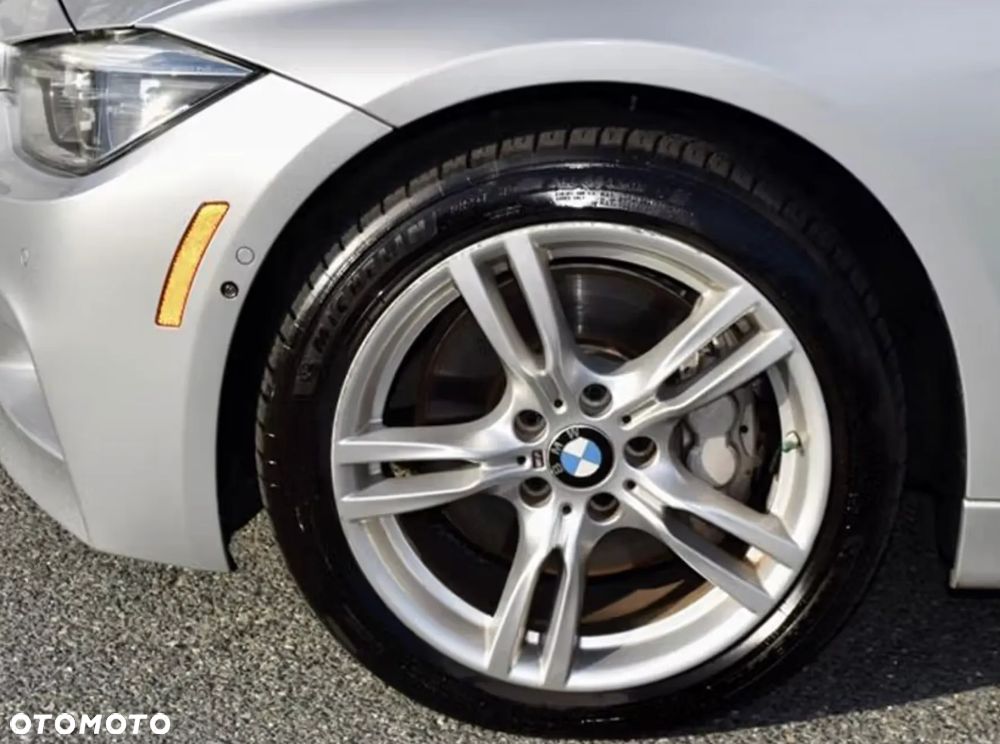BMW Seria 3 330i xDrive - 10