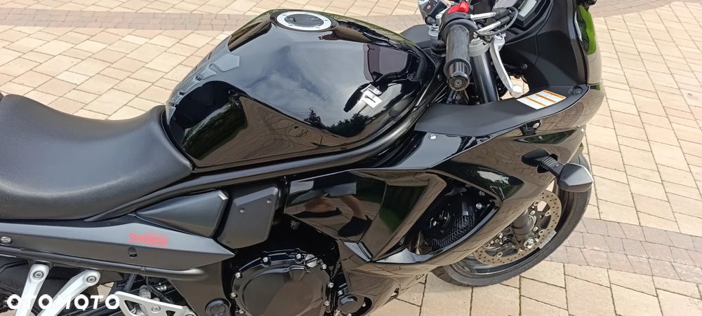 Suzuki GSX - 21