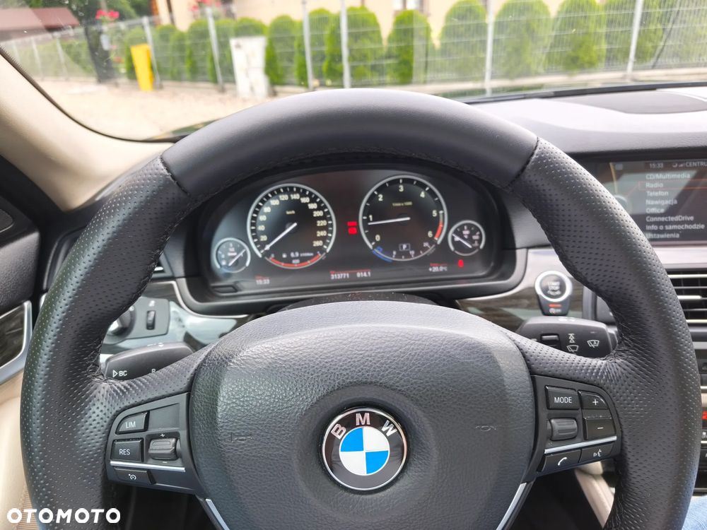 BMW Seria 5 525d xDrive - 14
