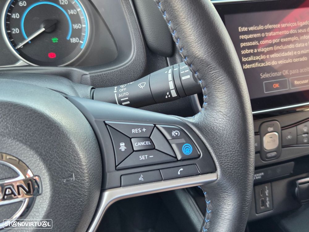 Nissan Leaf N-Connecta Two Tone - 24