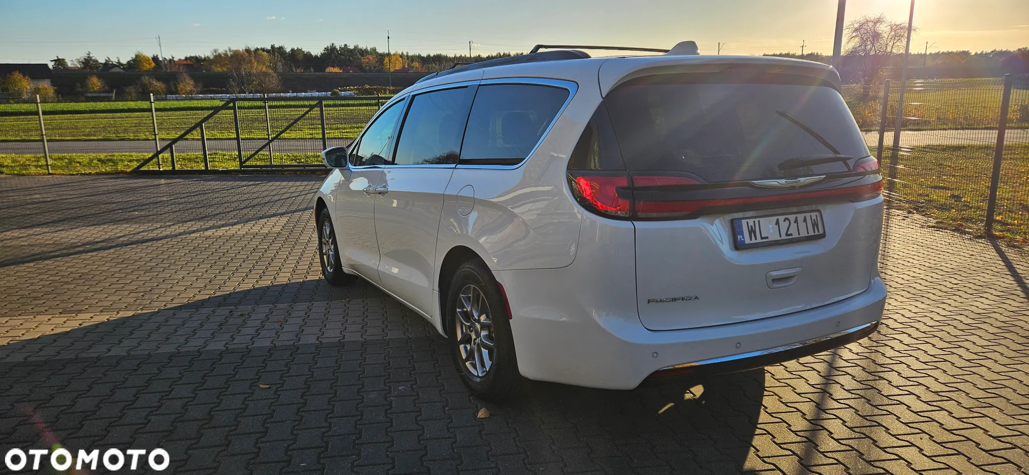 Chrysler Pacifica - 4