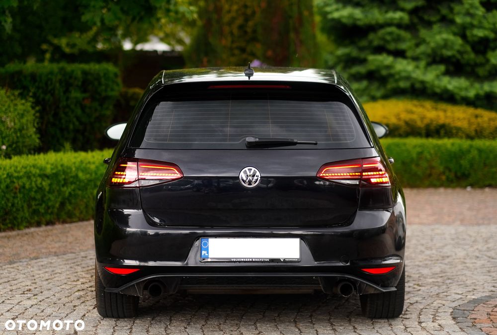Volkswagen Golf - 22
