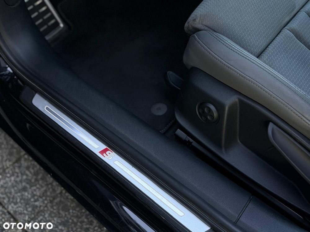 Audi A4 Limousine - 14