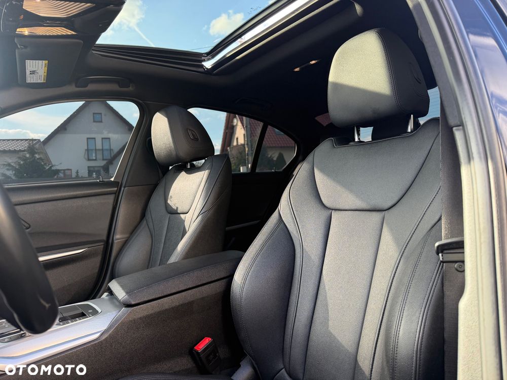 BMW Seria 3 330i xDrive - 9