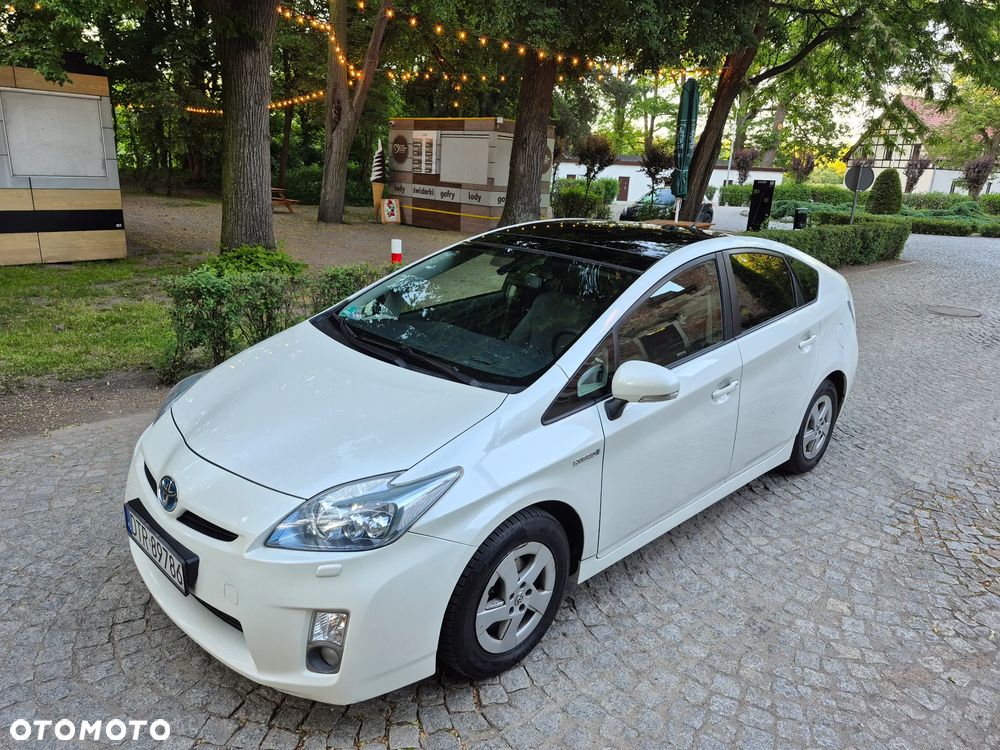 Toyota Prius (Hybrid) Executive - 11