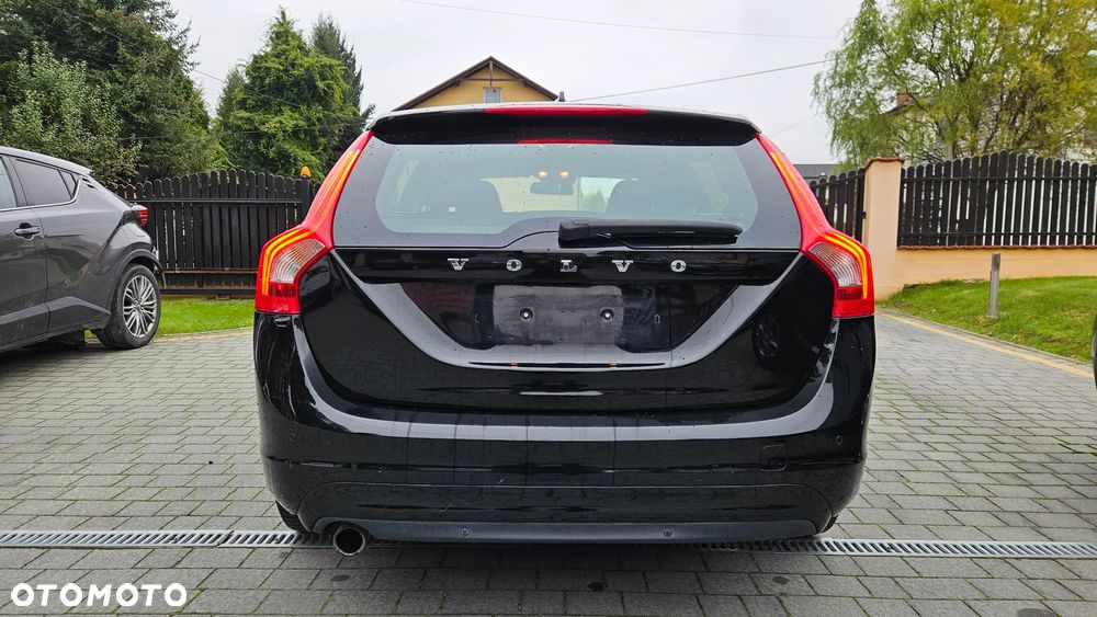 Volvo V60 D2 Momentum - 32