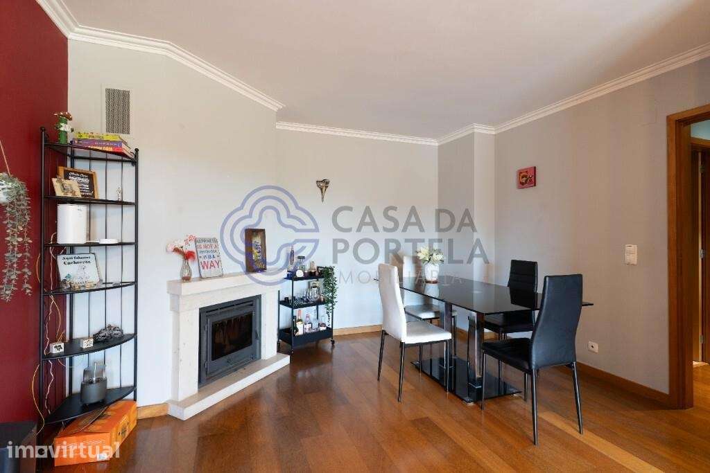 Apartamento T2 c/ suíte, varanda, elevador e garagem no Candal | Vila - Grande imagem: 2/28