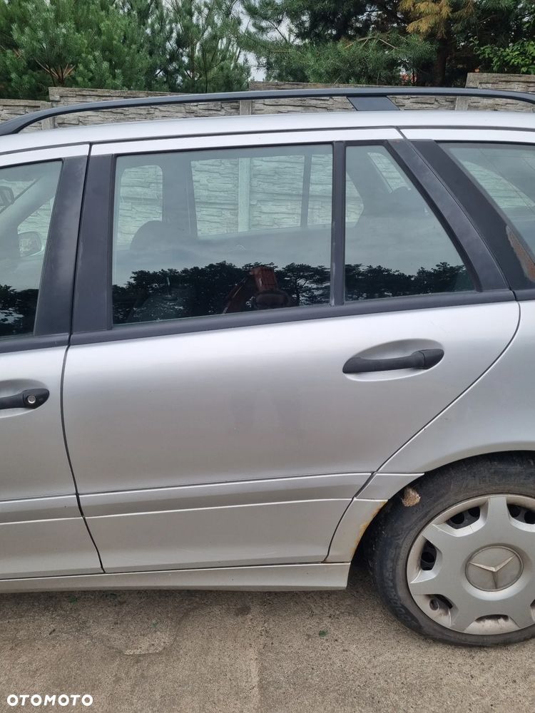 MERCEDES S203 00-04 2002 r. KOMBI C744 drzwi lewy tył lewe tylne LT * - 2