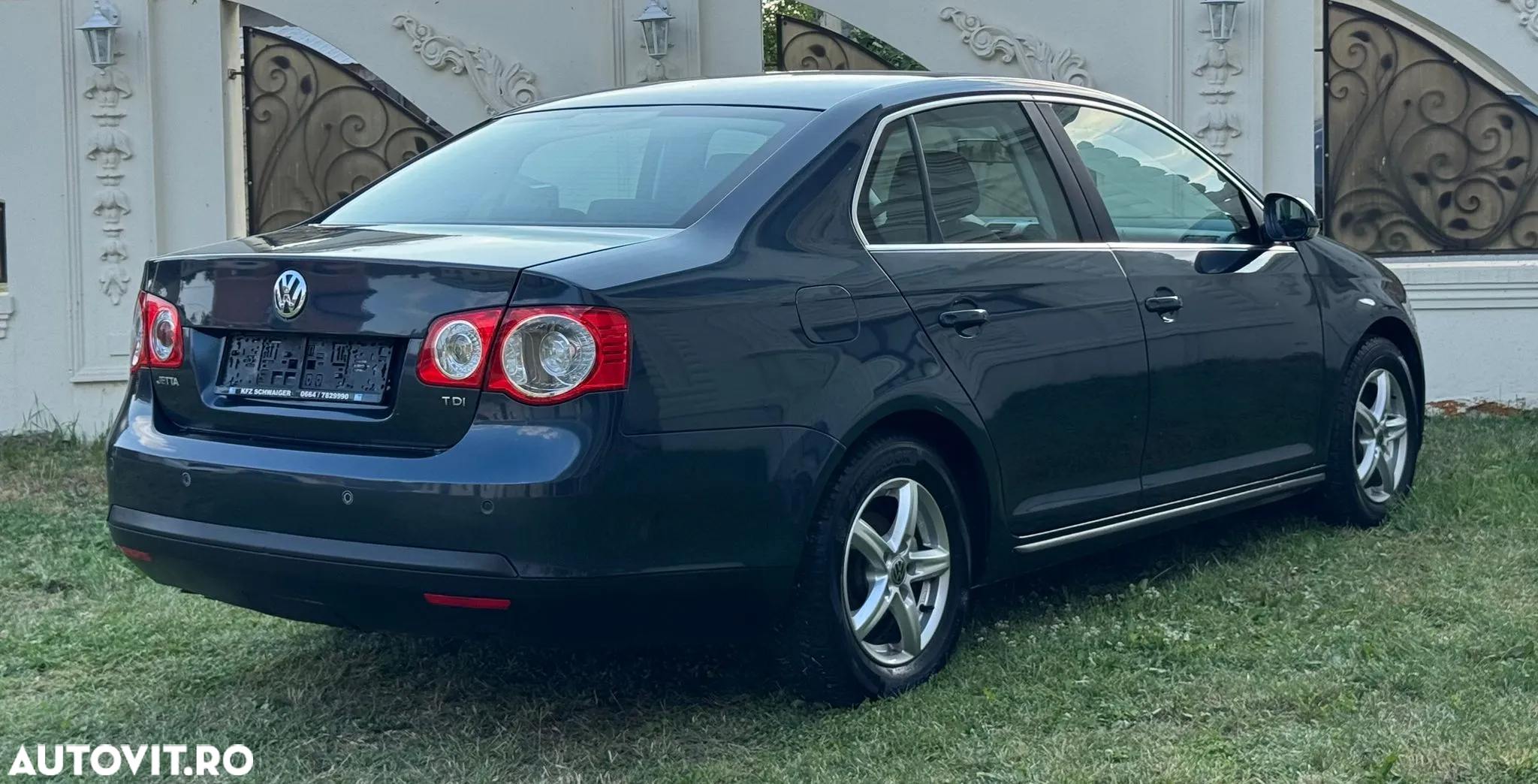 Volkswagen Jetta - 3