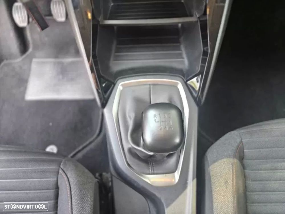 Peugeot 2008 1.2 PureTech Active Pack — fotografia 37