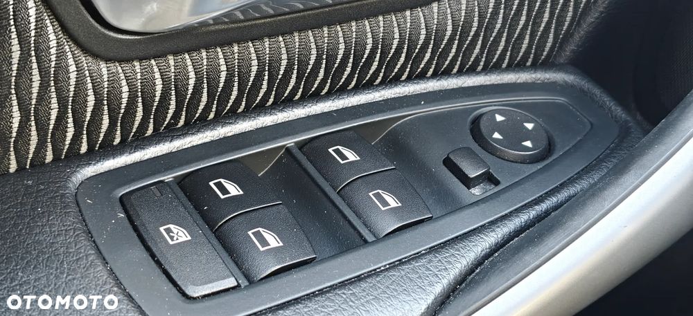 BMW Seria 3 316i Sport Line - 26