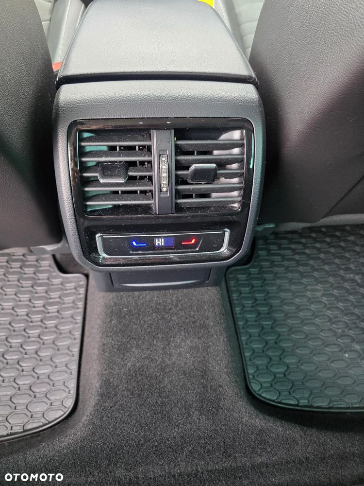 Volkswagen Passat 2.0 TDI SCR DSG 4Motion Business - 16