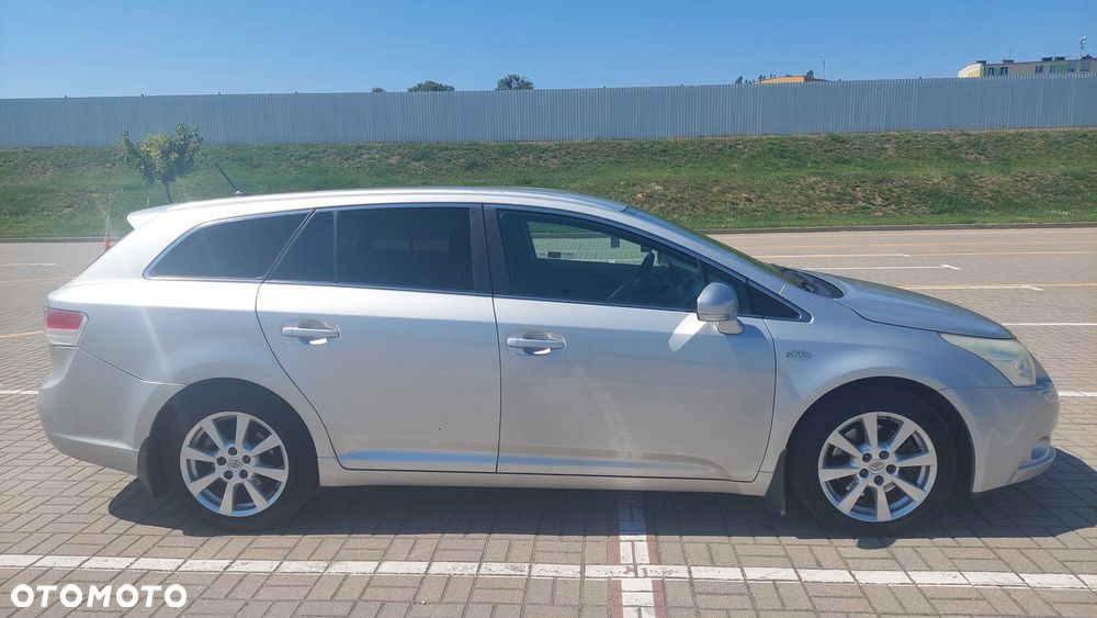 Toyota Avensis 2010 photo 3
