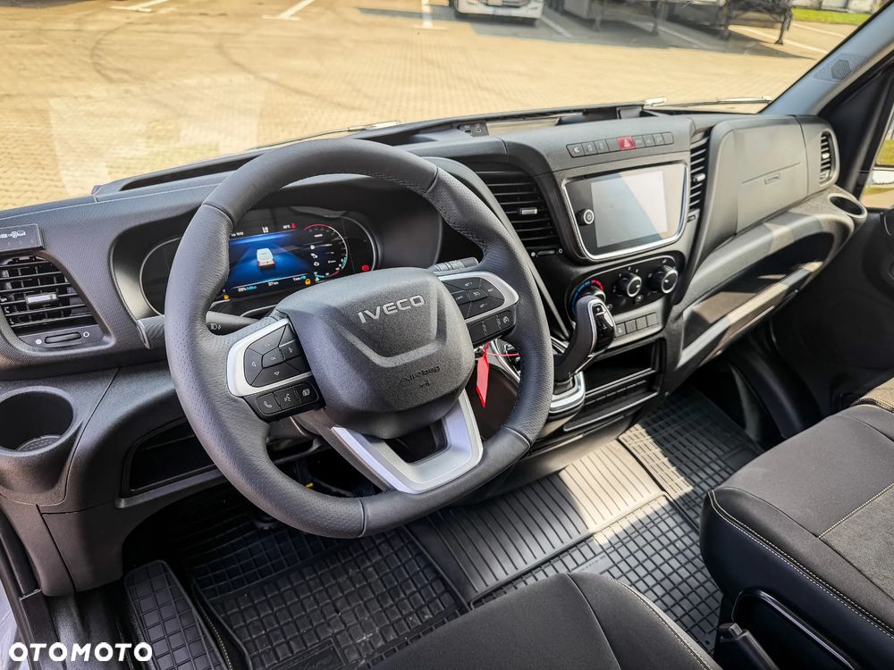 Iveco Daily 35S16A8 V - Furgon Brygadowy 7 osobowy 50 Lecie IVECO od ręki - 35