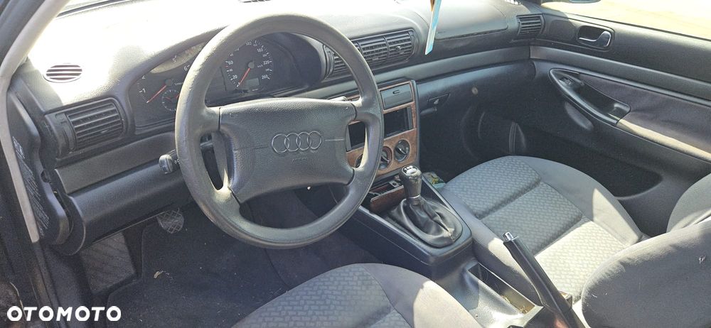 AUDI A4 B5 1.6 ADP 94- 99 - BLOTNIK PRZÓD PRAWY LZ5T - 17