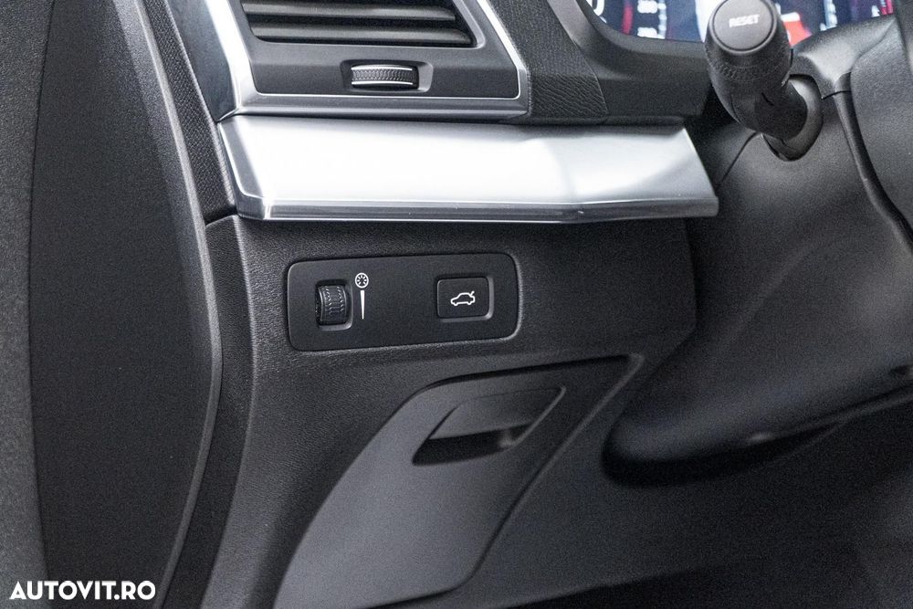 Volvo XC 90 D5 AWD Momentum - 27
