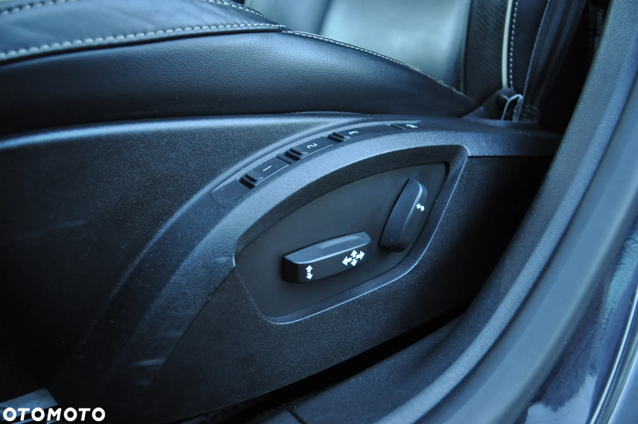 Volvo V40 D4 Drive-E R-Design Summum - 14