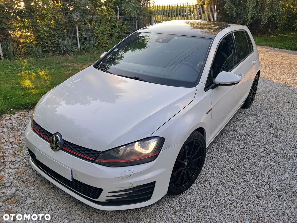 Volkswagen Golf - 2
