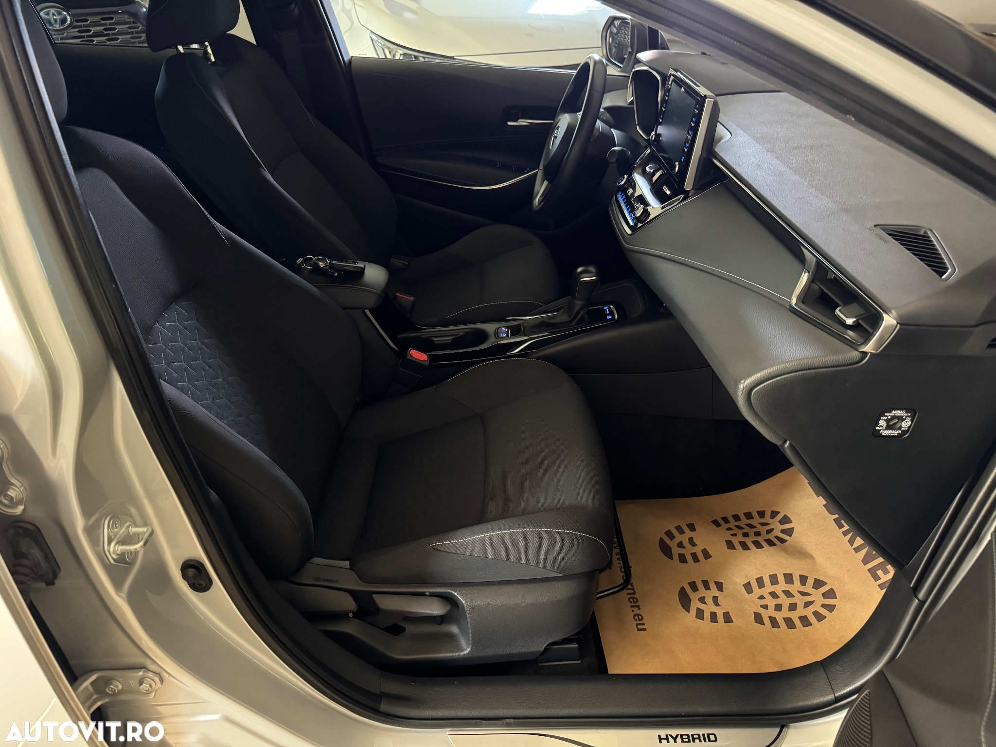 Toyota Corolla 1.8 HSD Dynamic Bi-tone - 15