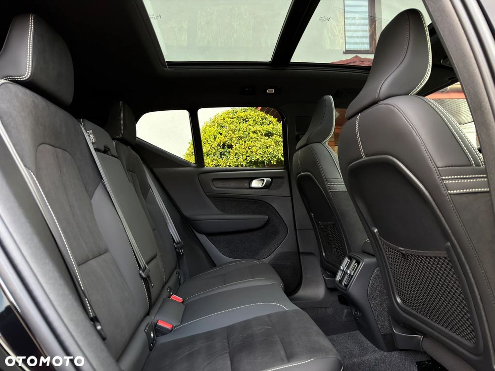 Volvo XC 40 B3 B DKG Ultra Black Edition - 11