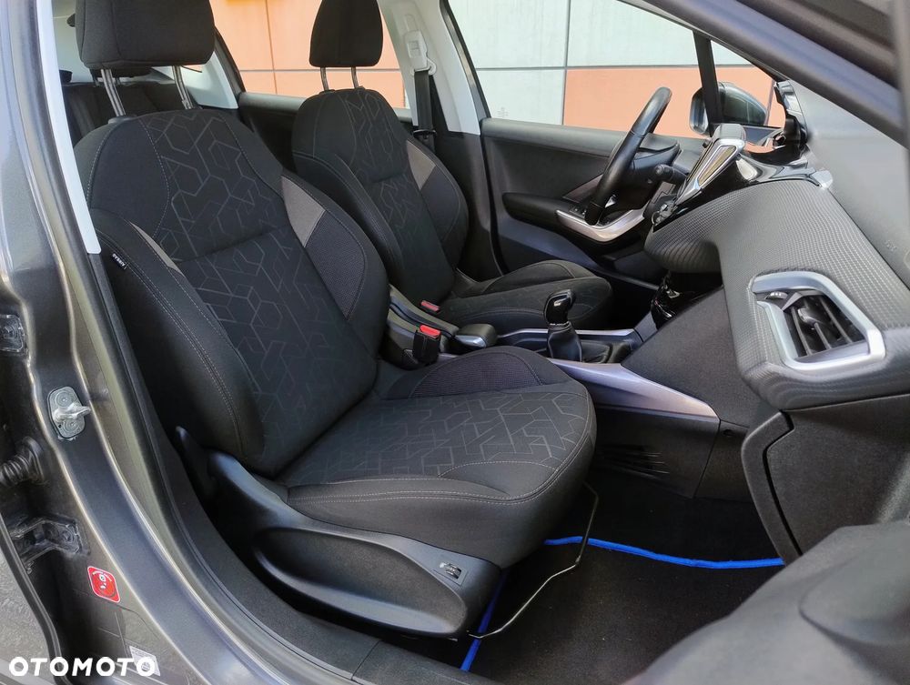 Peugeot 2008 1.2 Pure Tech Allure S&S - 11