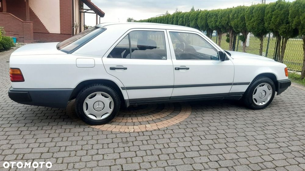 Mercedes-Benz W124 (1984-1993) - 33