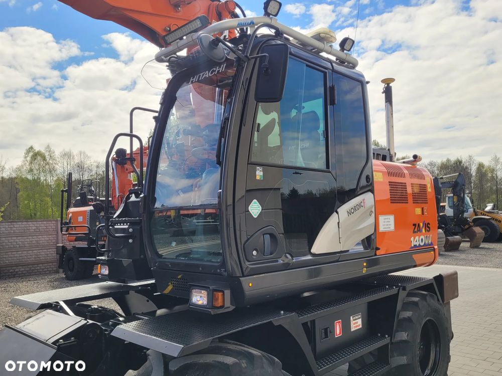 Hitachi ZX 140W / ROTOTILT ze szczypcami / system GPS 3D LEICA / - 17