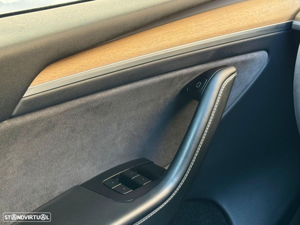 Tesla Model Y Performance Dual Motor AWD - 40
