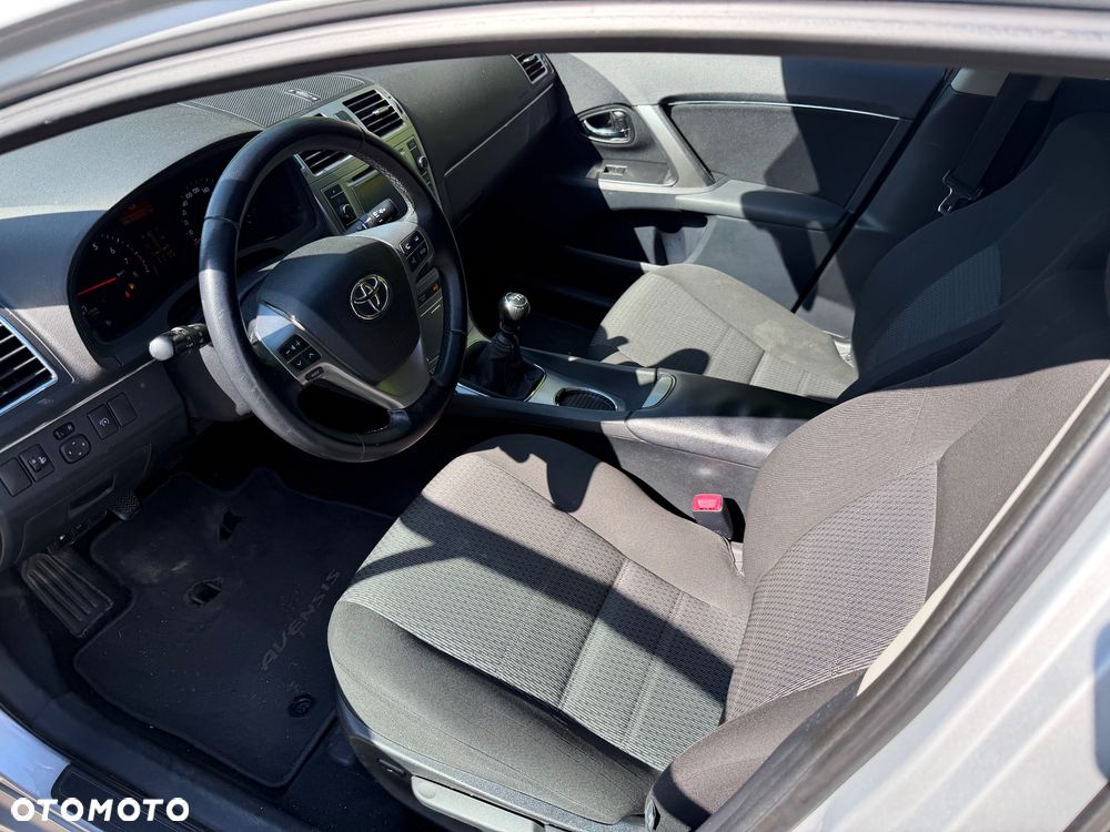 Toyota Avensis Touring Sports 1.8 Executive - 16