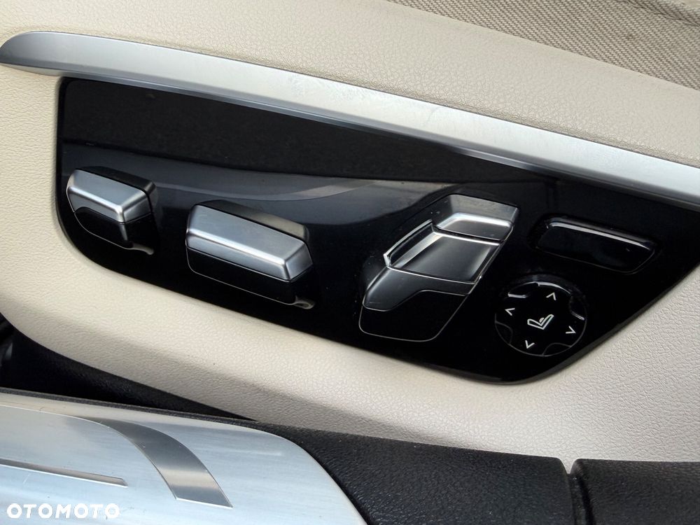 BMW Seria 7 740d xDrive - 31