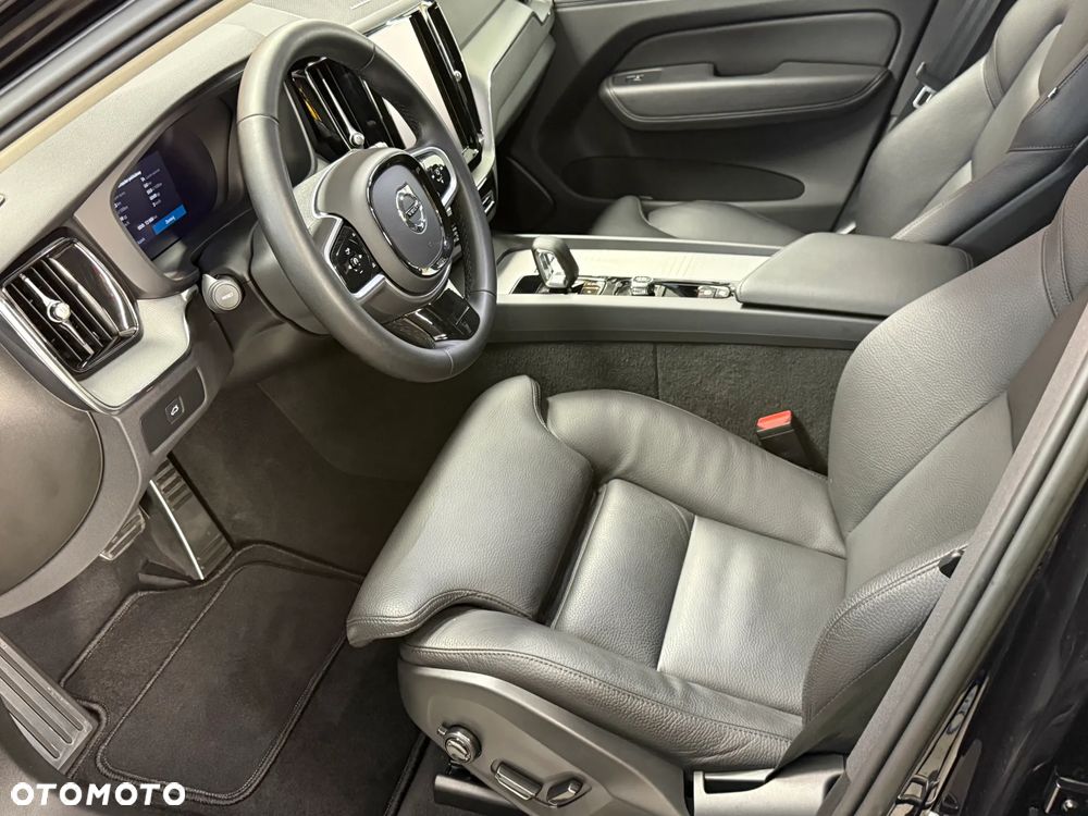 Volvo XC 60 B4 D AWD Geartronic Momentum Pro - 24