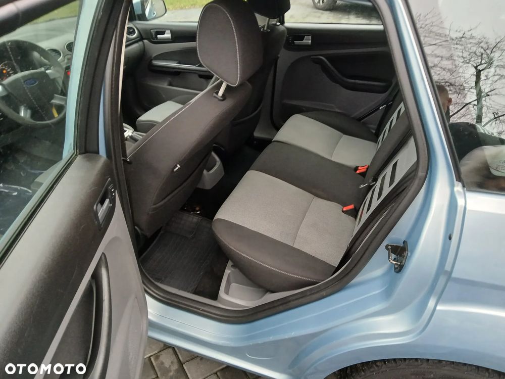 Ford Focus 1.6 16V Ambiente - 17