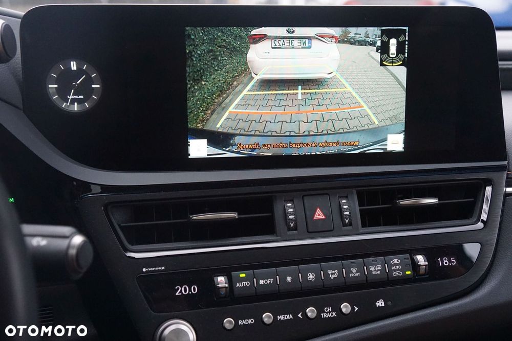 Lexus ES 300h Business Edition - 13